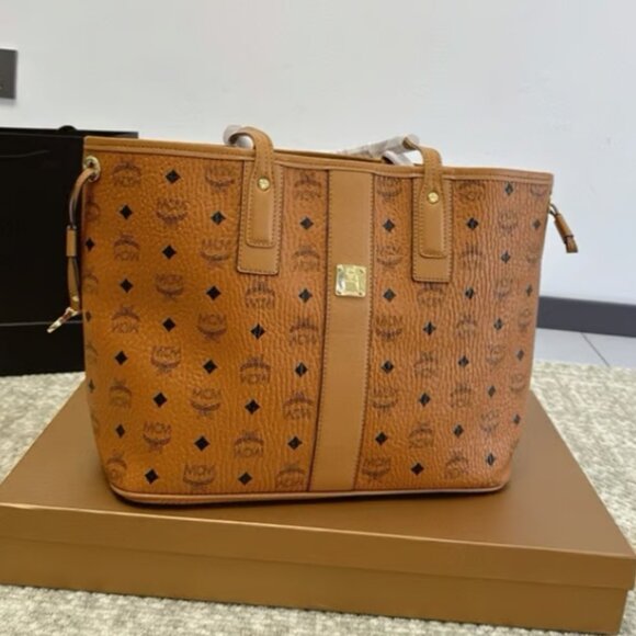 Authentic MCM Brand New Liz Reversible Visetos Tote Bag - Picture 3 of 8